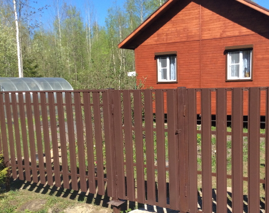 Заборы из металлоштакетника для дачи